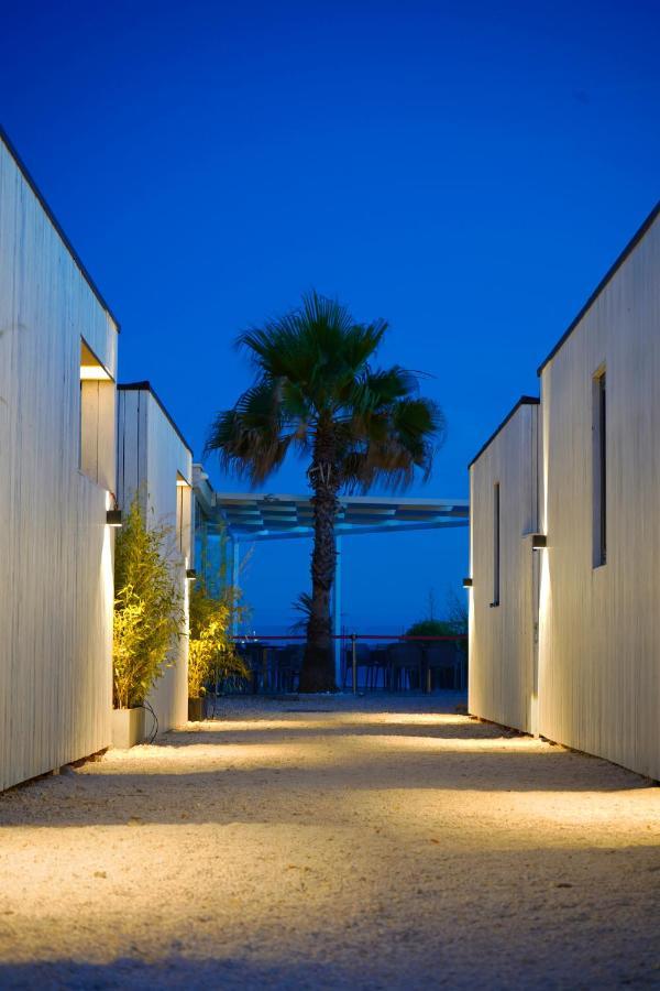 Boutique Style Eco-Beachhouse, Private Jacuzzi ปริฟลากา ภายนอก รูปภาพ